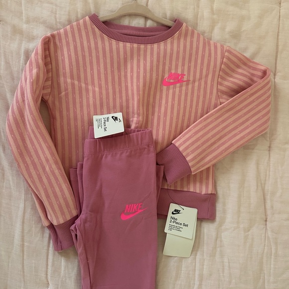 Nike Set - Picture 5 of 5